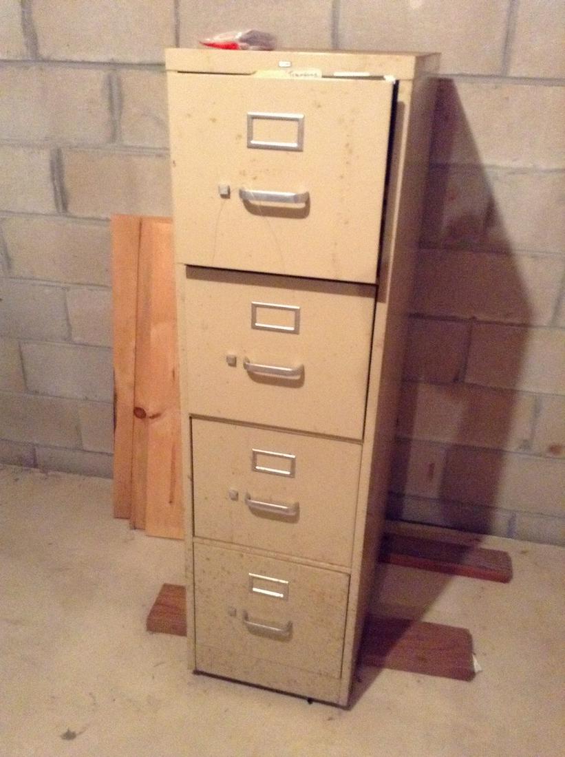 Metal filing cabinet (1 of 1)