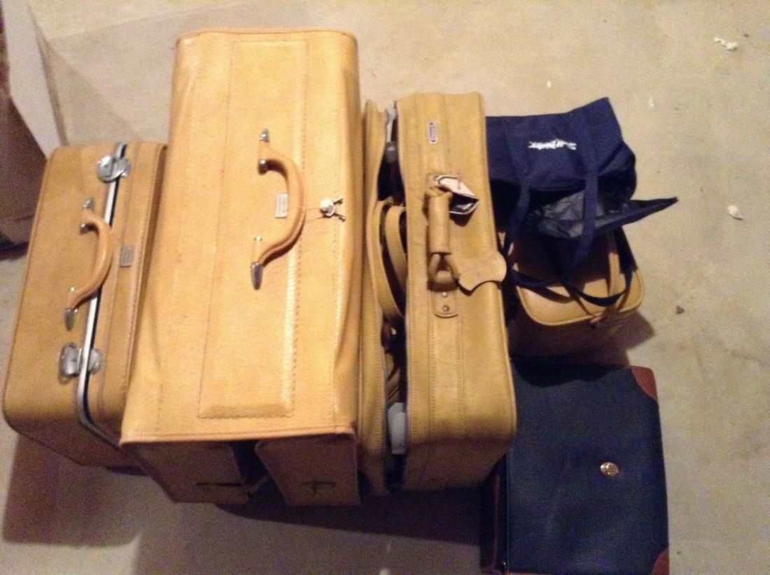 Lot full of vintage luggage: Lot full of vintage luggage