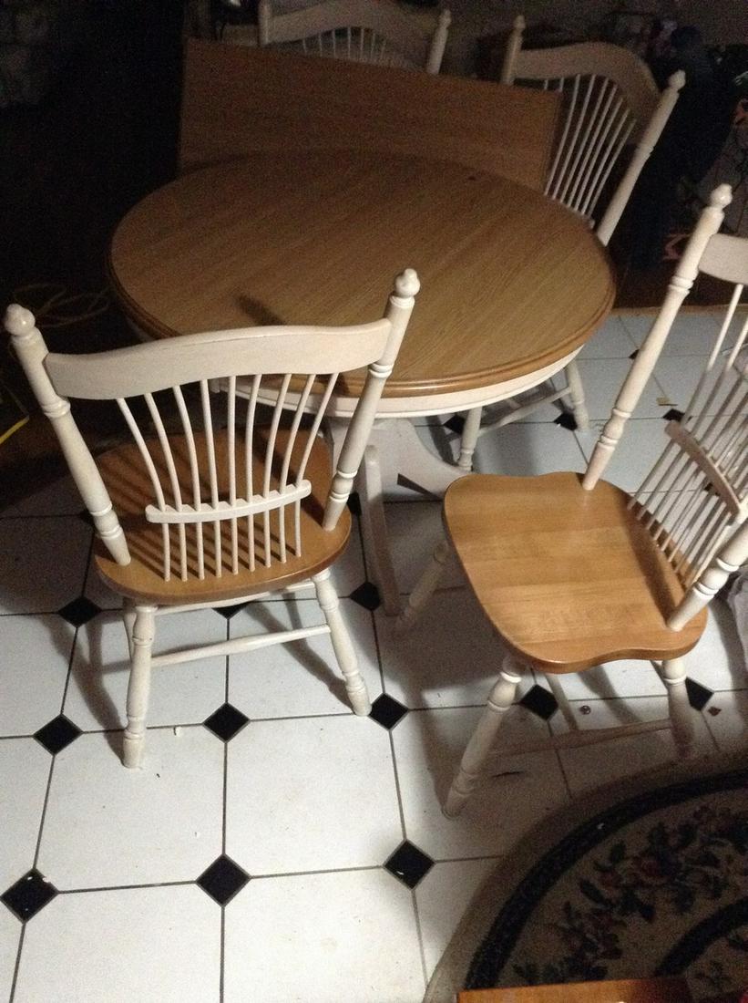 Dining room table with leaf: Dining room table with leaf