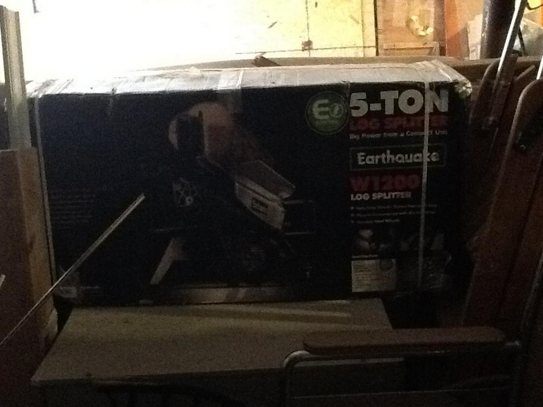 5 ton Eco Log splitter new in the box: 5 ton Eco Log splitter new in the box