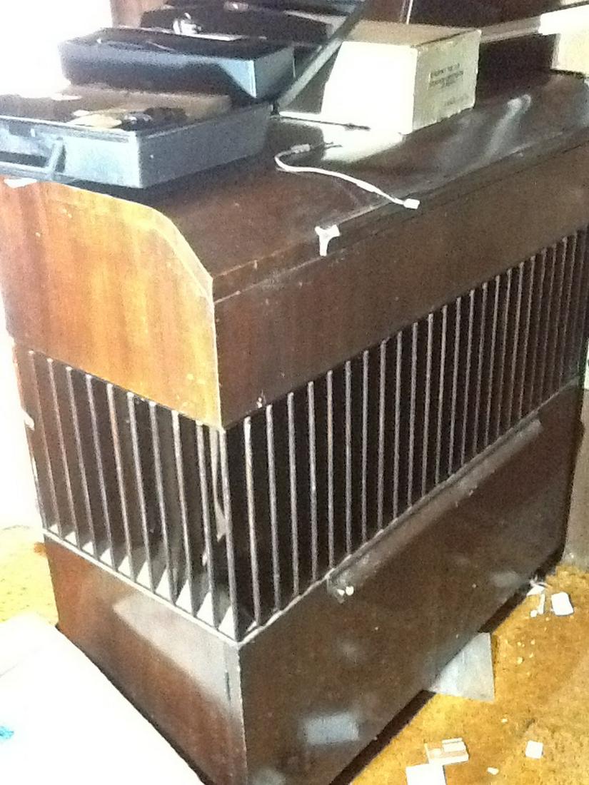 Decola record player complete working with the tubes: Decola record player complete working with the tubes