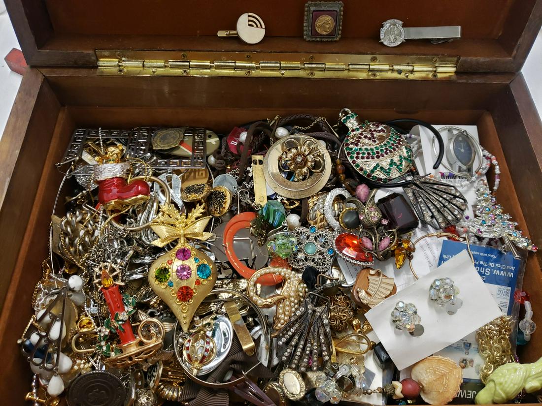 Jewelry box full of costume/vintage jewelry: Jewelry box full of costume/vintage jewelry