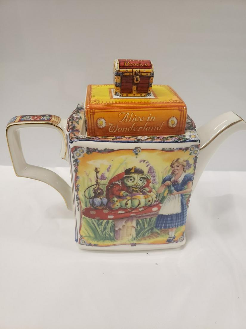 Alice in Wonderland teapot by James Sadler: Alice in Wonderland teapot by James Sadler