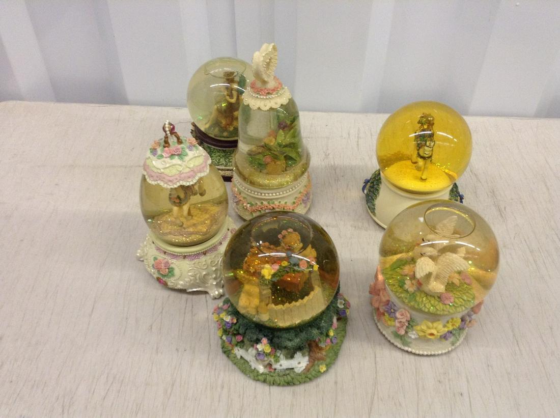 Lot of Vintage Snow Globes (1 of 1)