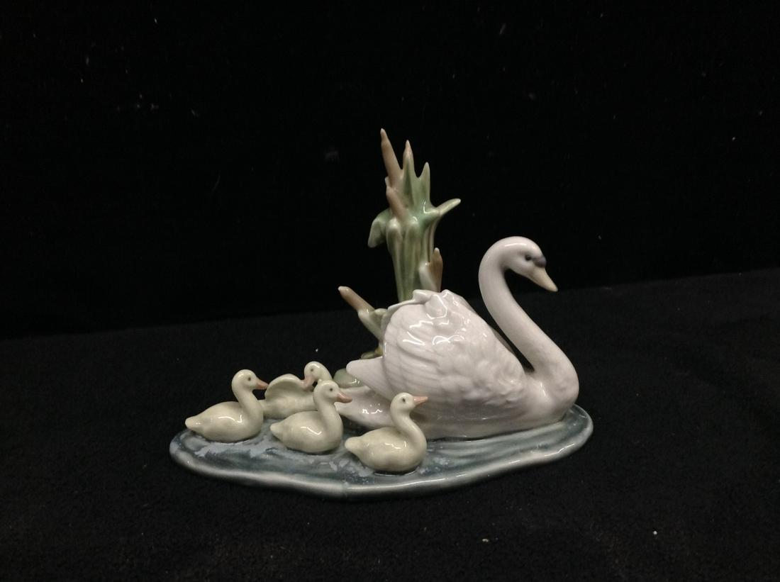 Lladro statue no chips (1 of 1)