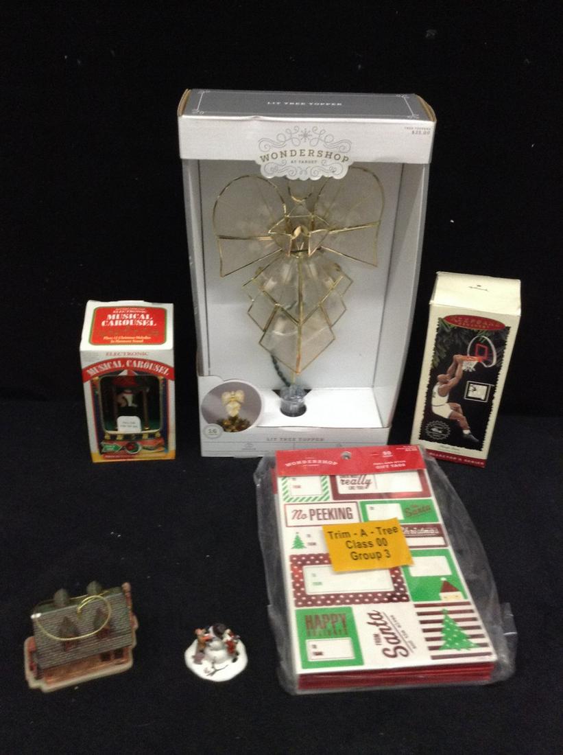 Lot of various Christmas items in boxes (1 of 1)