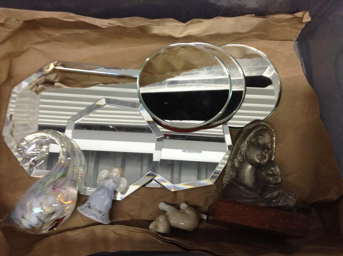 Display trays, Wade figures, and more (1 of 1)