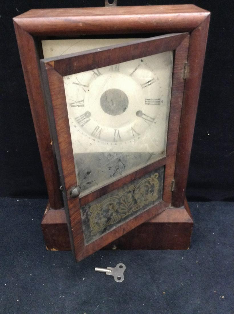 Seth Thomas clock with key: 14 x 9