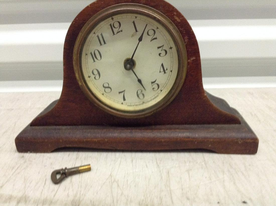 Vintage miniature mantle clock made in USA (1 of 1)