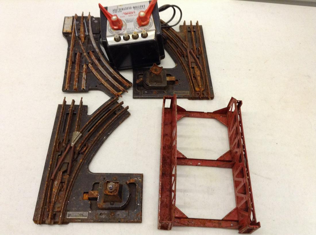 Lionel transformer bridge track (1 of 1)