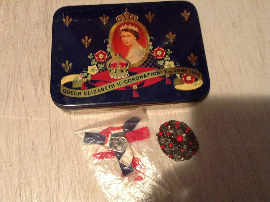 Queen Elizabeth II Coronation Ribbon box and jewelry (1 of 1)