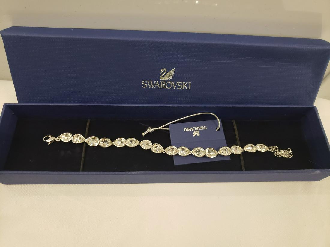 Swarovski crystal bracelet new in box (1 of 1)