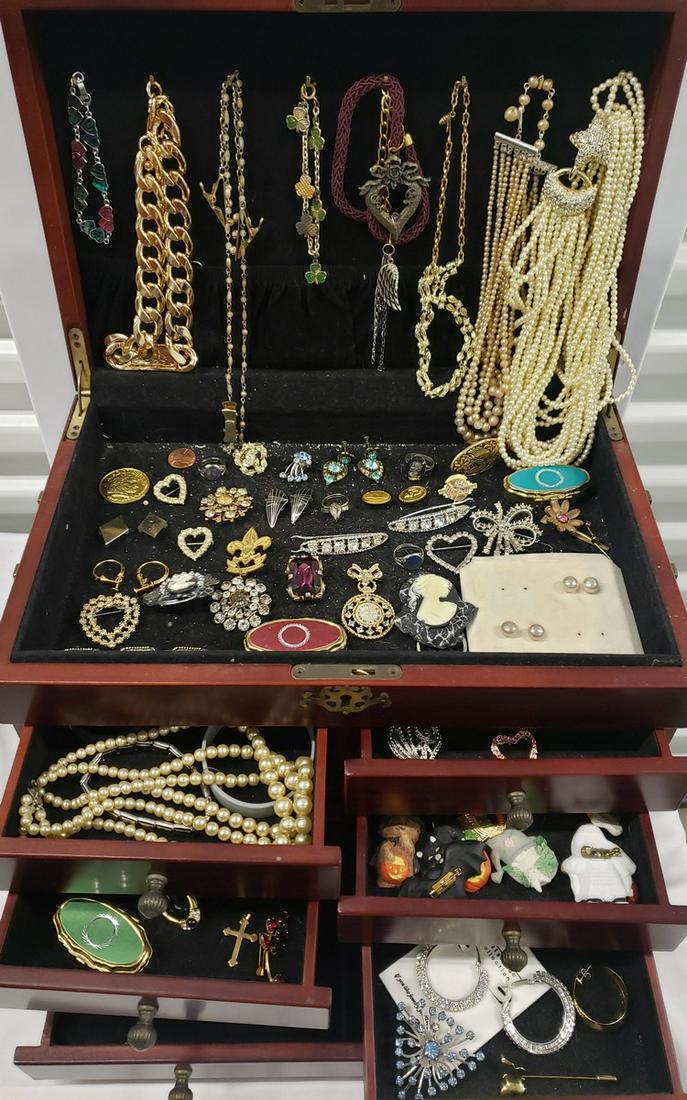 Jewelry box full of costume/vintage jewelry: Jewelry box full of costume/vintage jewelry