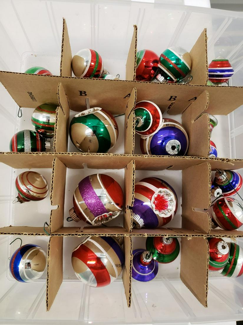 Lot of vintage glass Christmas ornaments: Lot of vintage glass Christmas ornaments