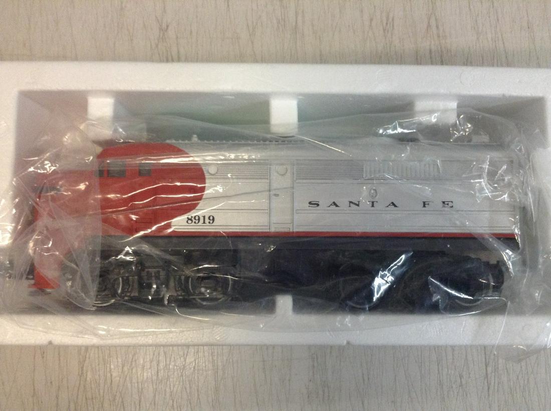 Lionel Santa Fe Alco A-Unit Non-Powered Diesel Engine (1 of 1)