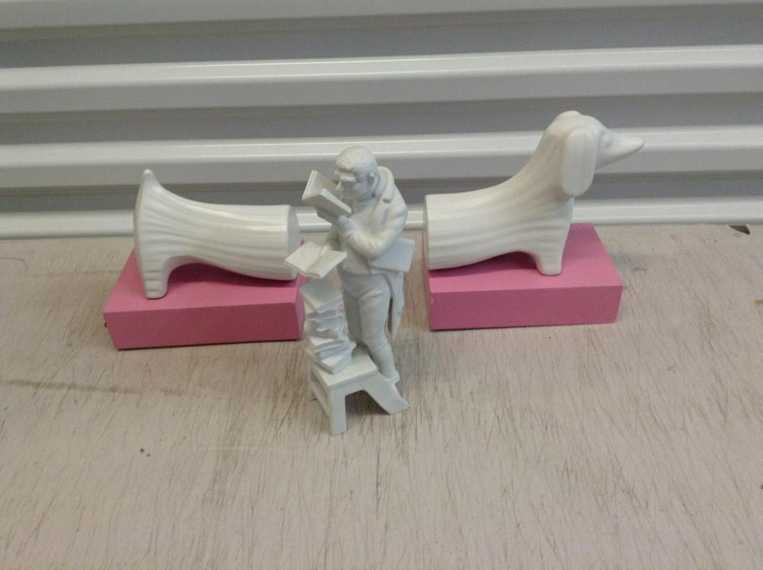 Golden Crown figure and dachshund bookends (JD) (1 of 1)
