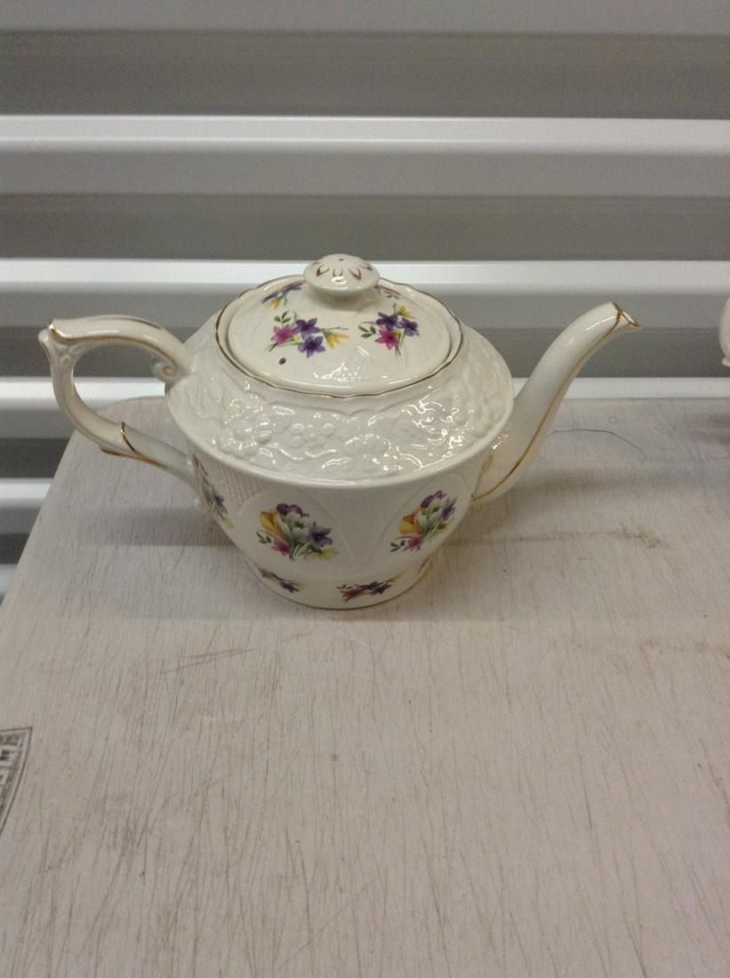 Crown Dorset Made in England teapot: Crown Dorset Made in England teapot