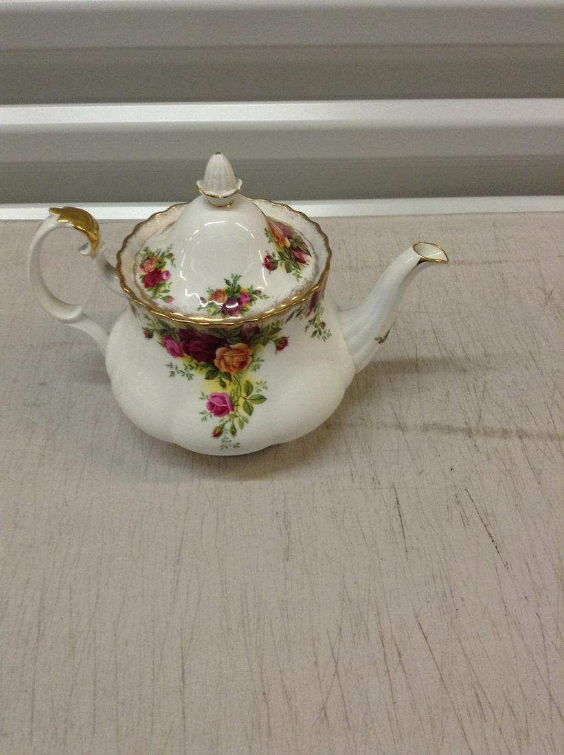 Royal Albert English teapot (1 of 1)