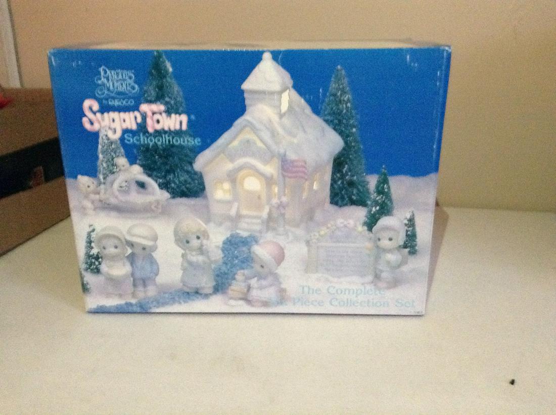 Precious Moments Sugar Town Schoolhouse- complete set (1 of 1)