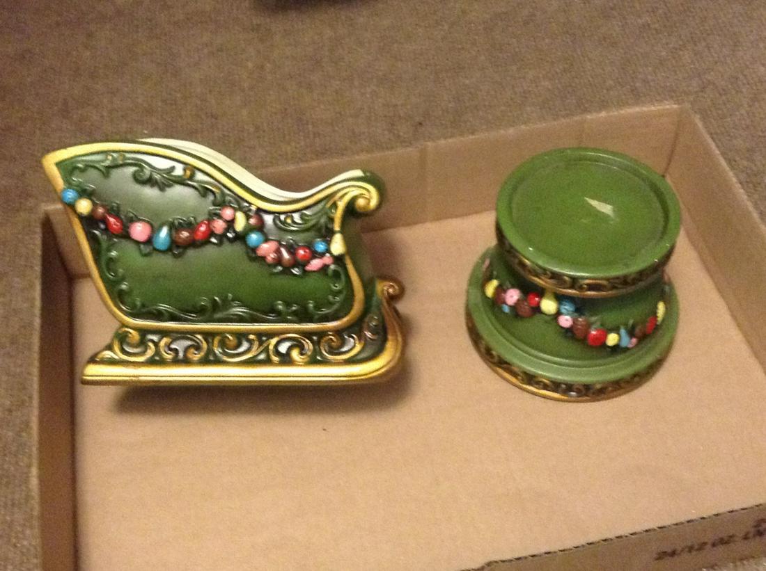 Vintage Napcowear sled and pedestal: Vintage Napcowear sled and pedestal