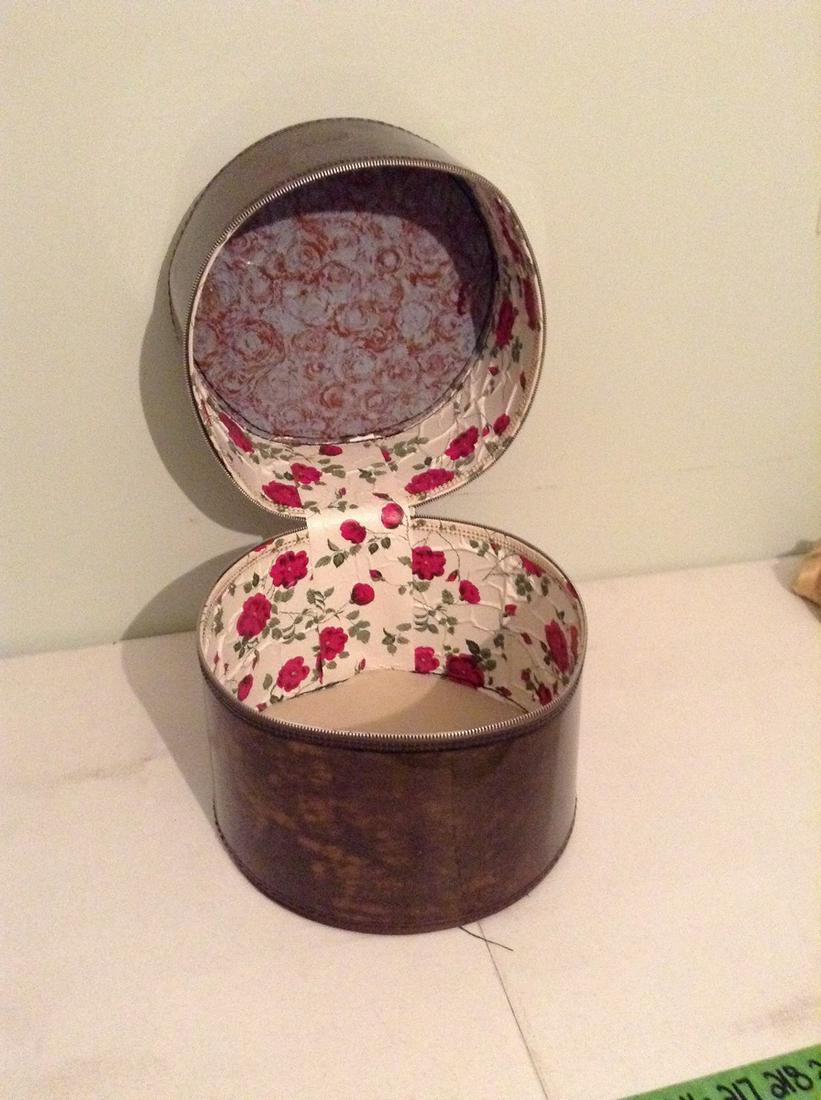 Vintage Hat box (1 of 1)