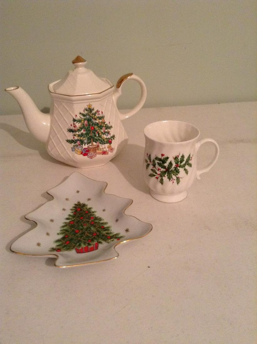 Made in Japan vintage Christmas teapot and more: Made in Japan vintage Christmas teapot and more