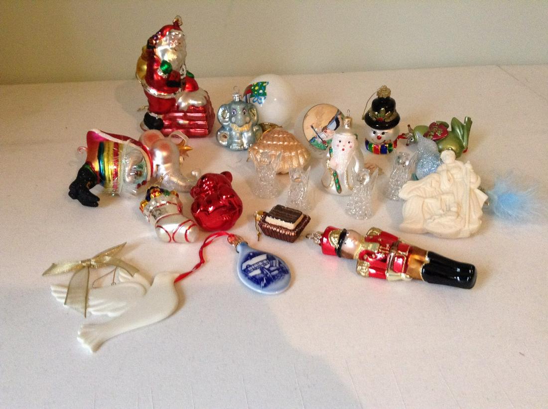 Lot of Vintage and other glass Chirstmas ornaments: Lot of Vintage and other glass Chirstmas ornaments