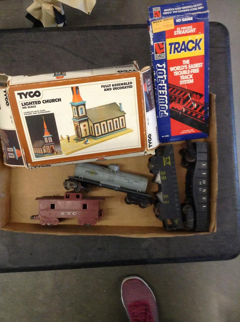 ho train cars, tyco model building and more (1 of 1)