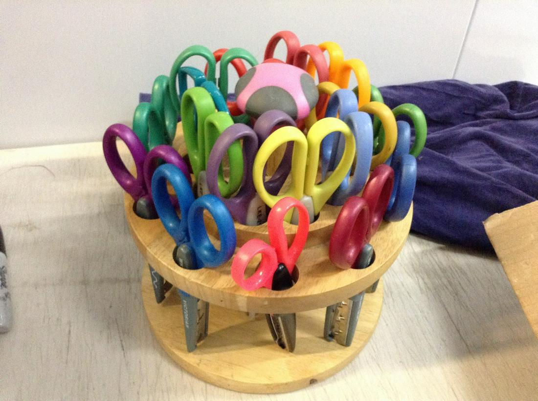 lot of vintage crafting scissors: lot of vintage crafting scissors