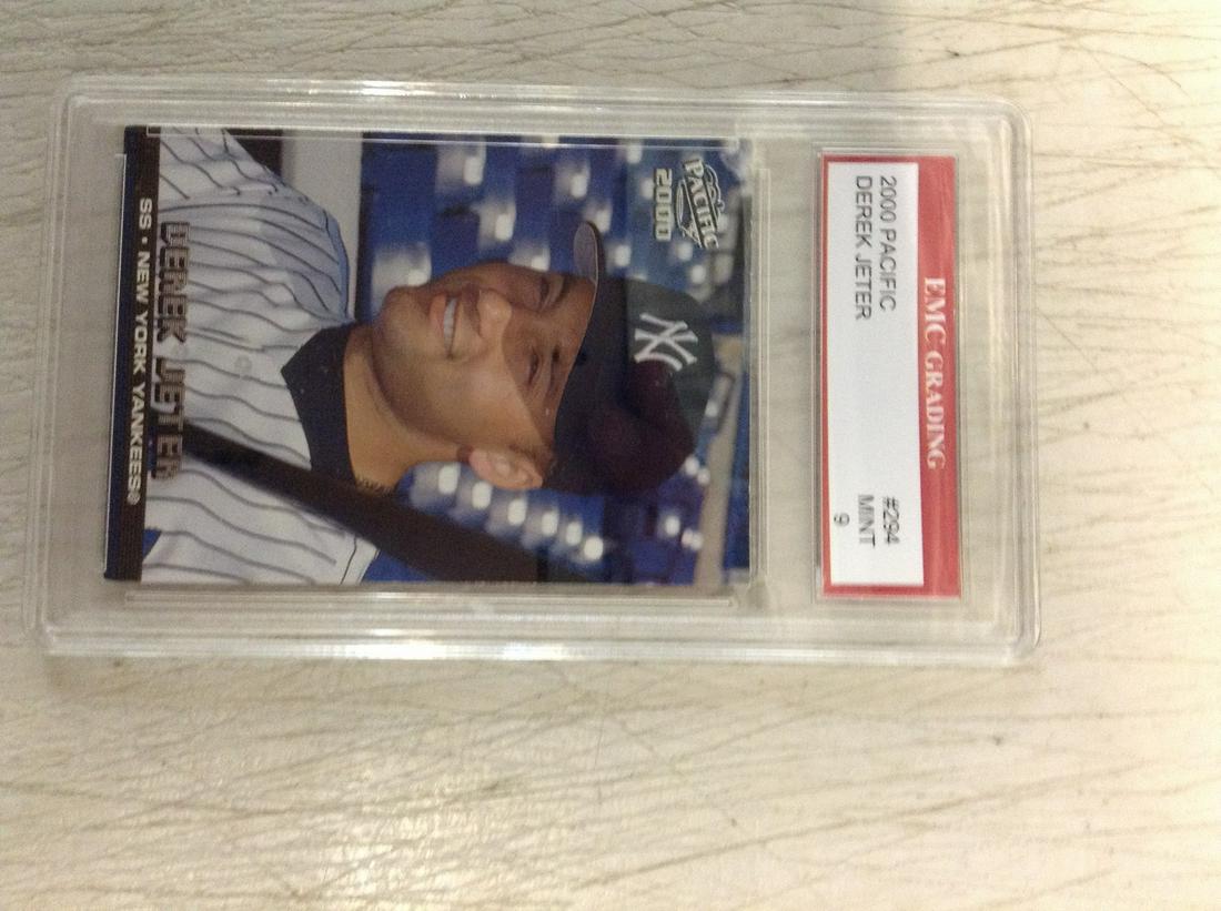 2000 derek jeter graded baseball card (1 of 1)