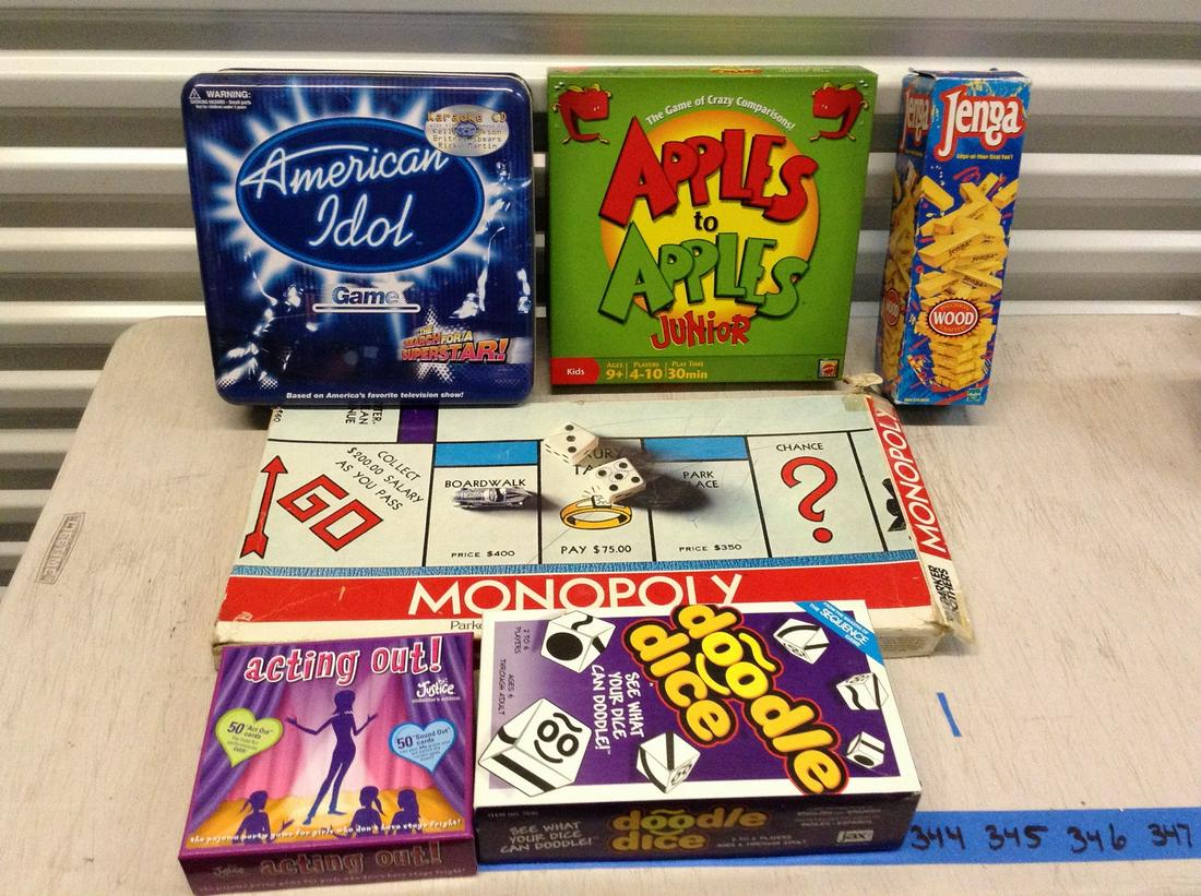 lot of vintage games in the box: lot of vintage games in the box