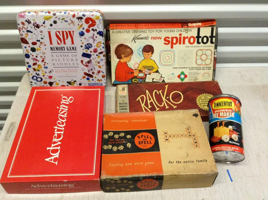 lot of vintage games in the box: lot of vintage games in the box