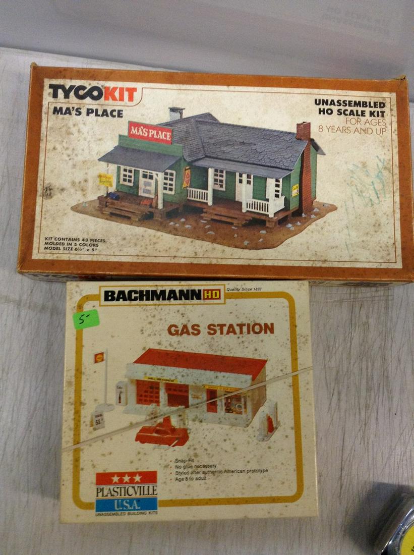 lot of two ho train accessories never built (1 of 1)