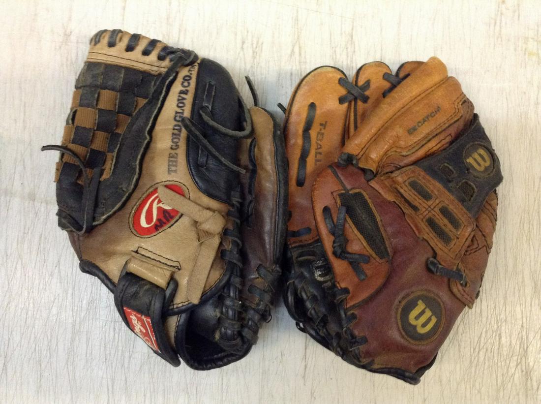 lot of two vintage baseball gloves: lot of two vintage baseball gloves