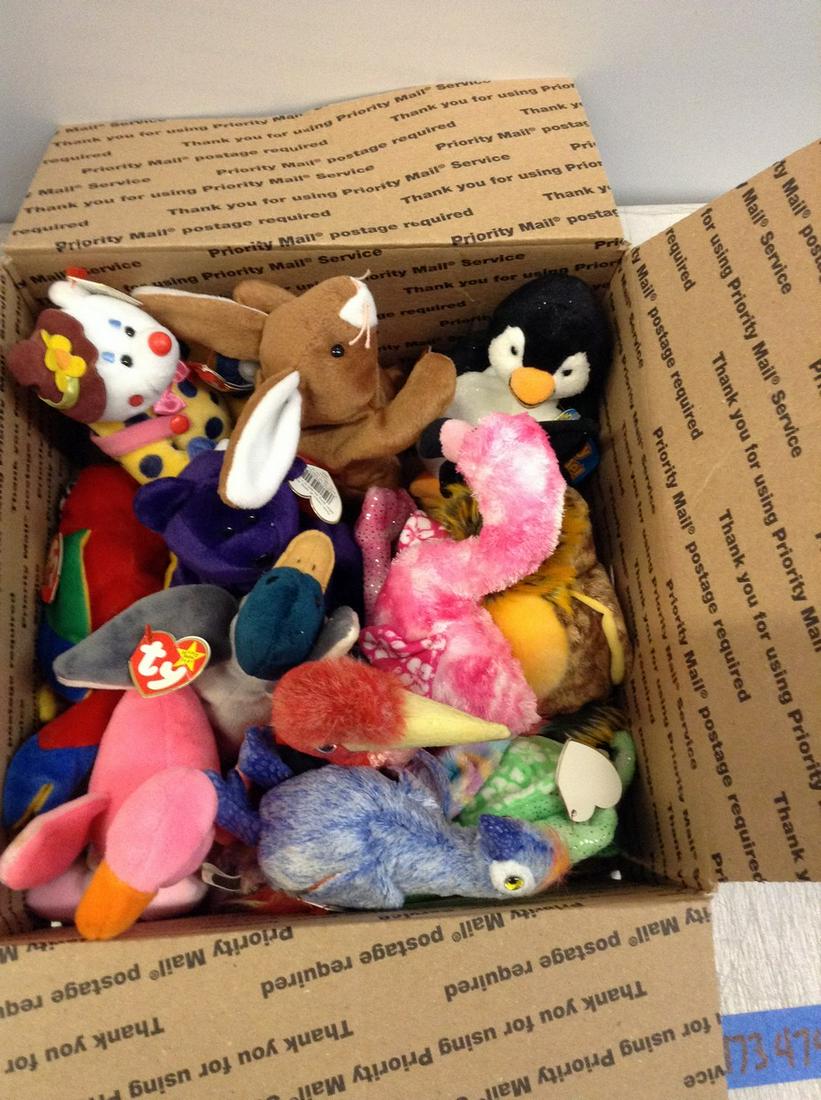 large amount of beanie babies: large amount of beanie babies