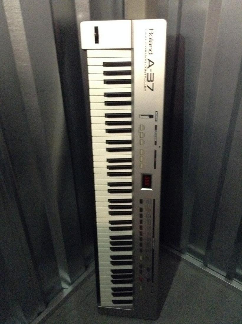 Roland A-37 keyboard (1 of 1)