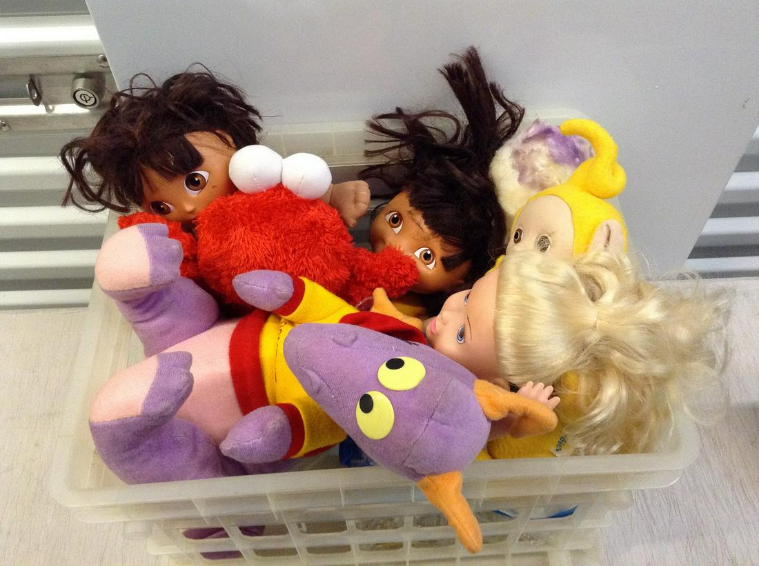 lot of various kids plush and toy dolls: lot of various kids plush and toy dolls