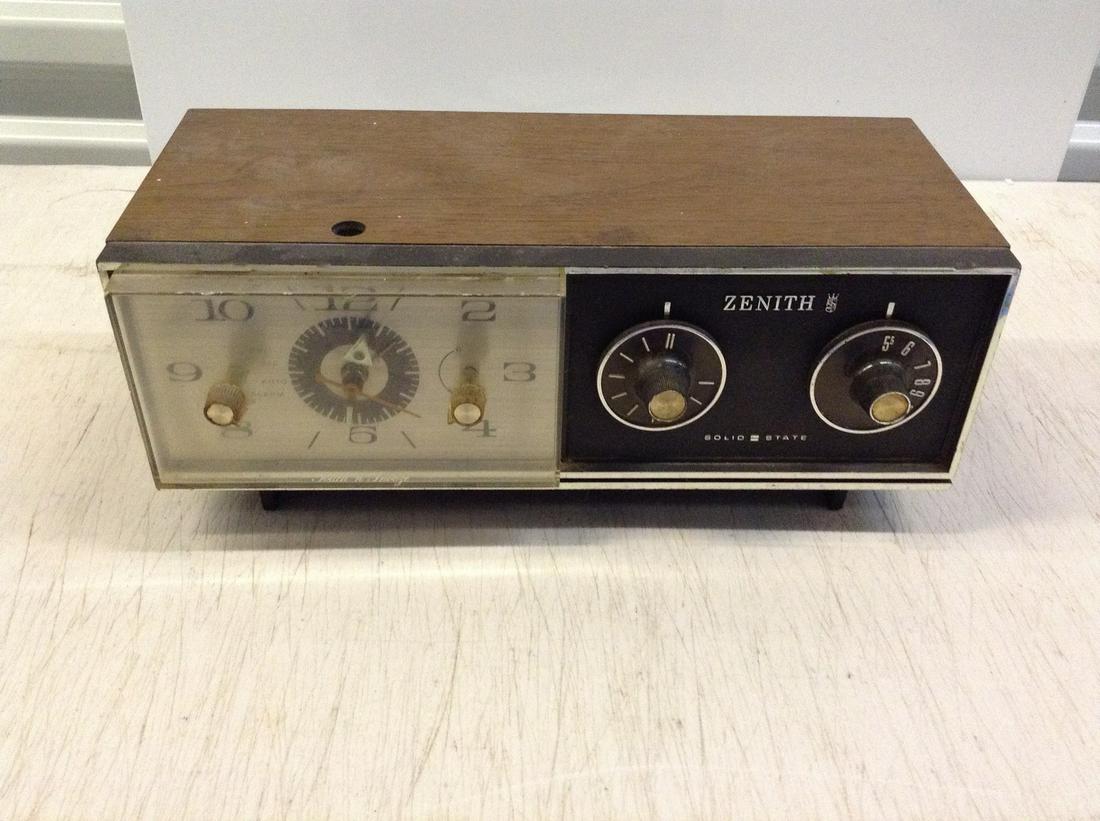 zenith solid state radio (1 of 1)