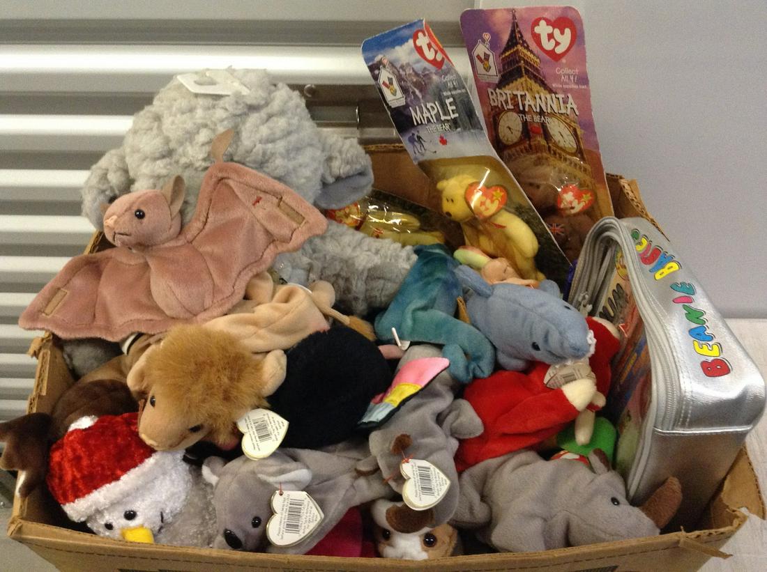 large amount of beanie baby: large amount of beanie baby