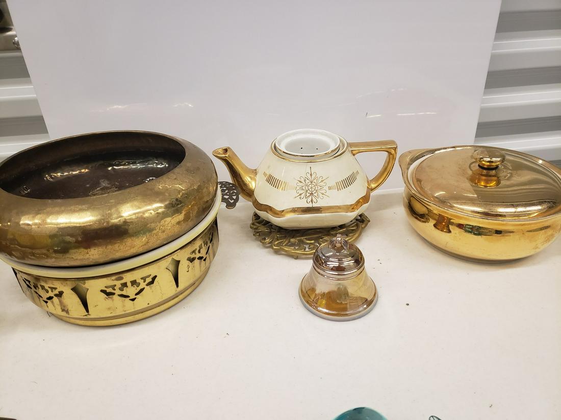 Lot of vintage pieces - teapot, copper dishes and more (1 of 1)