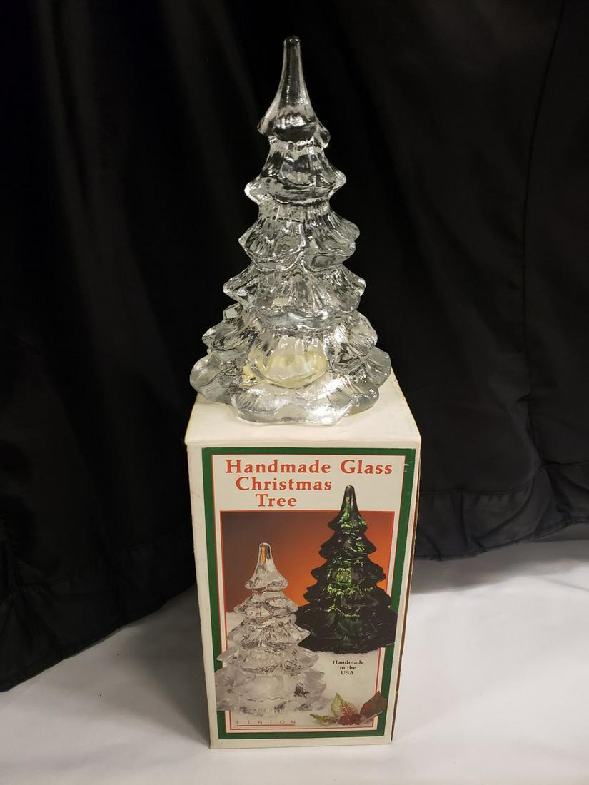 Fenton handmade glass Christmas tree (1 of 1)