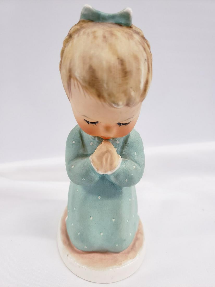 Hummel / Goebel praying girl figurine: Hummel / Goebel praying girl figurine
