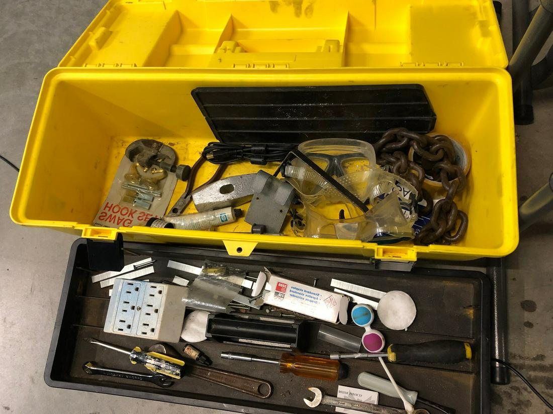 Master Mechanic Yellow Tool Box. (1 of 1)