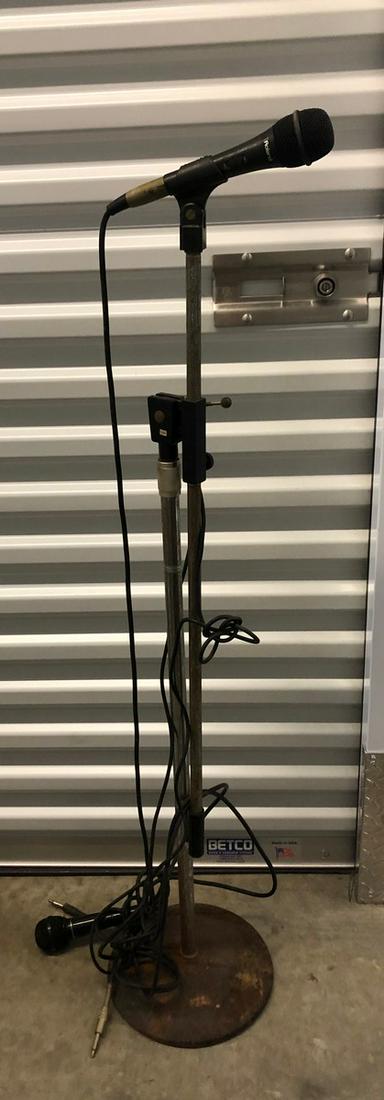 Roland Microphone on stand, needs cleaning up: Roland Microphone on stand, needs cleaning up