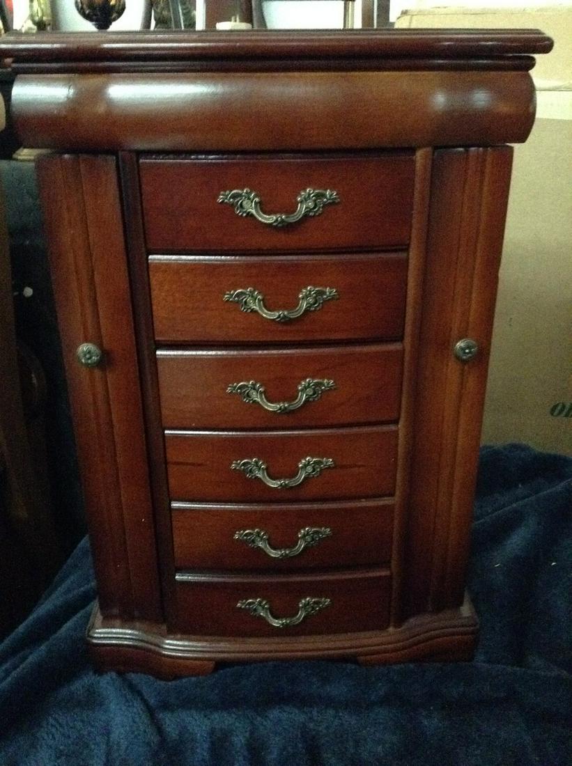 Wooden Jewelry Box: Wooden Jewelry Box