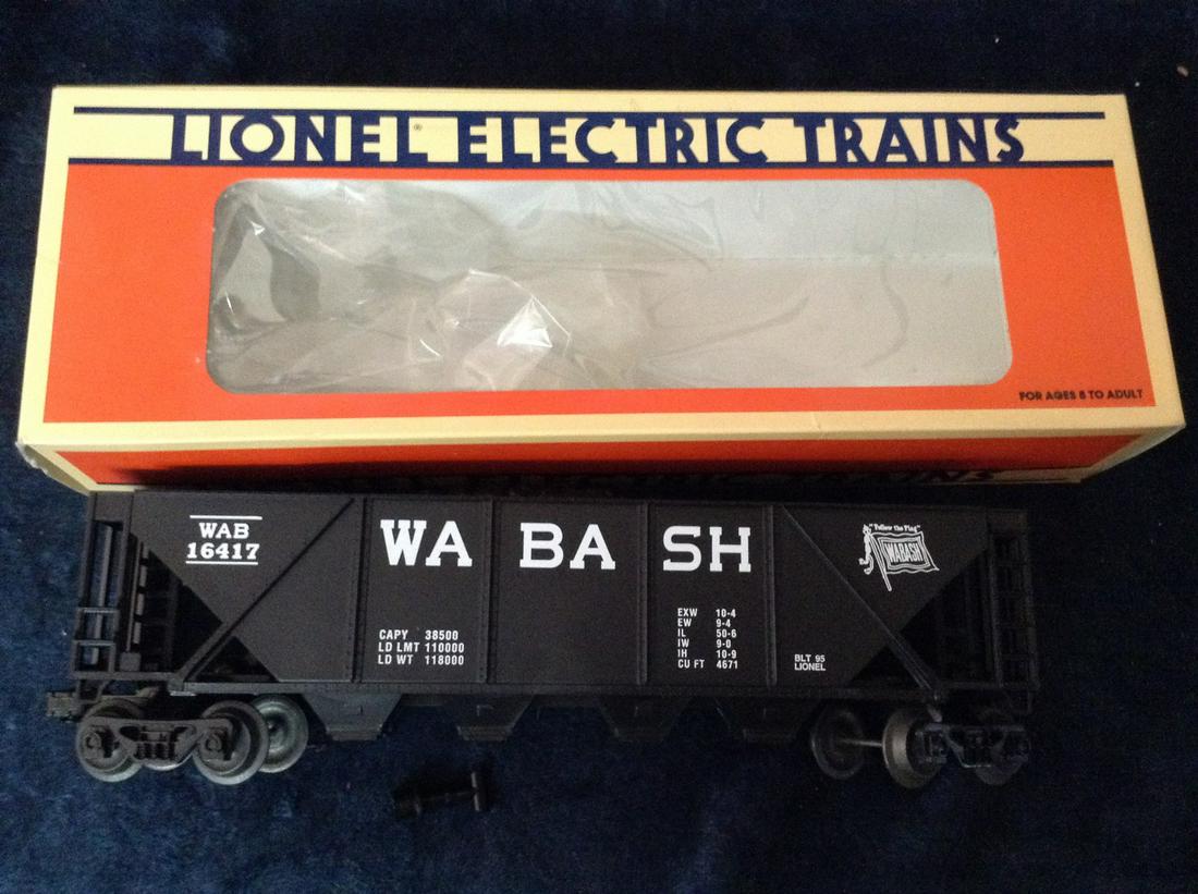 Lionel Wabash 4 Bay Hopper with Coal: Lionel Wabash 4 Bay Hopper with Coal