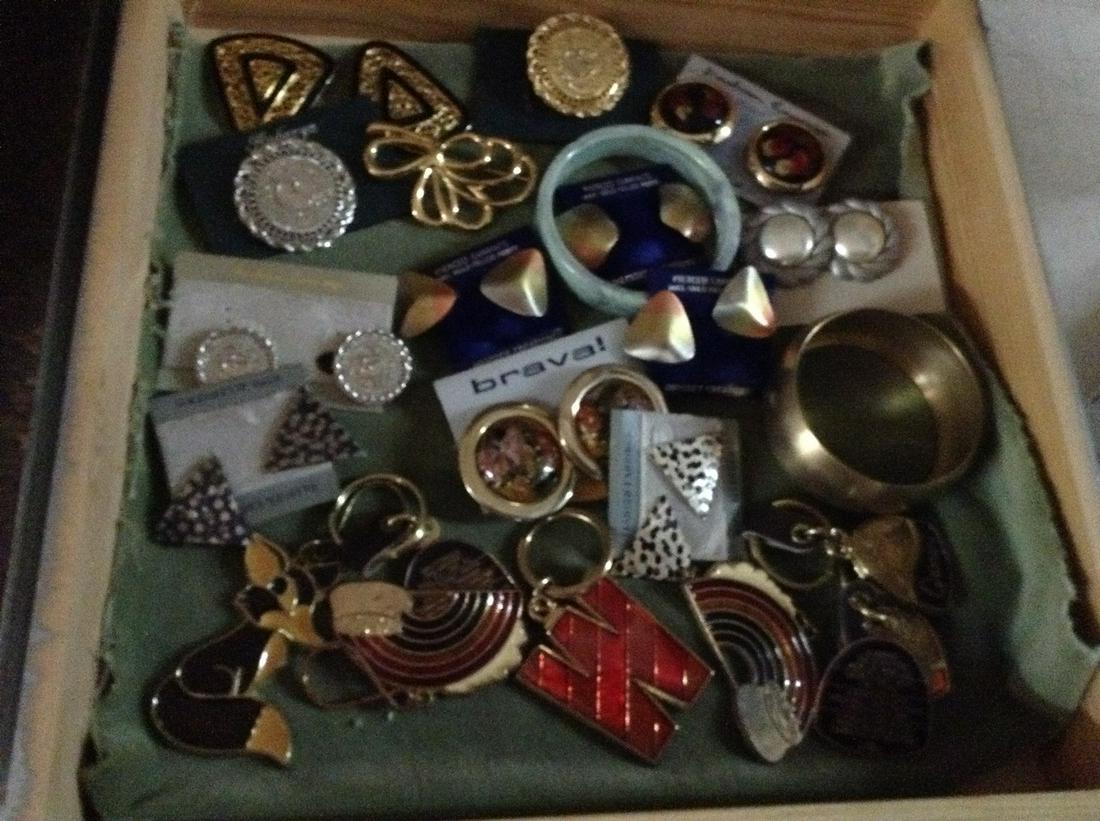 Lot of Vintage Earrings and Keychains: Lot of Vintage Earrings and Keychains
