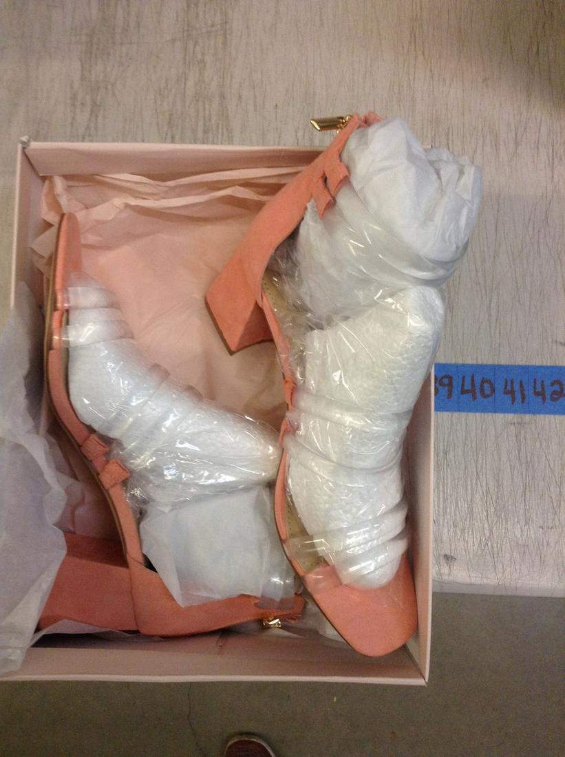 Womens sandals NIB size 9 1/2: Womens sandals NIB size 9 1/2