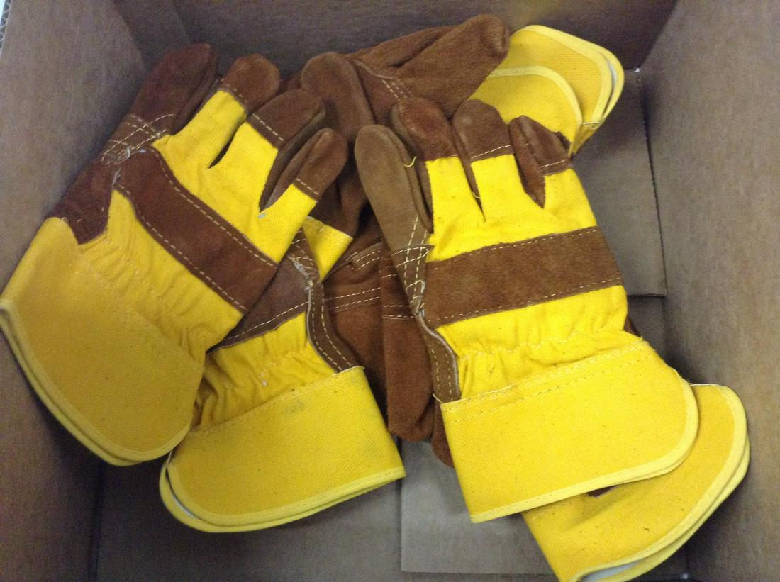 Box of Work Gloves: Box of Work Gloves