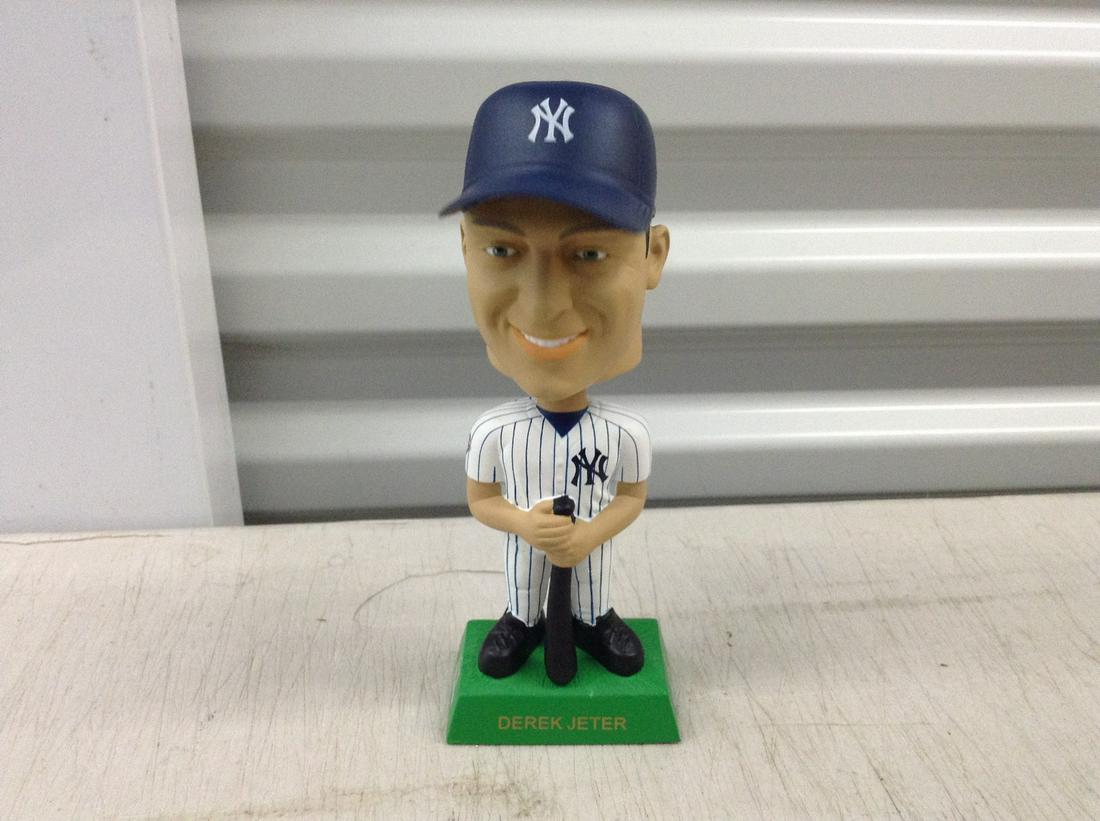 Derek Jeter bobblehead: Derek Jeter bobblehead